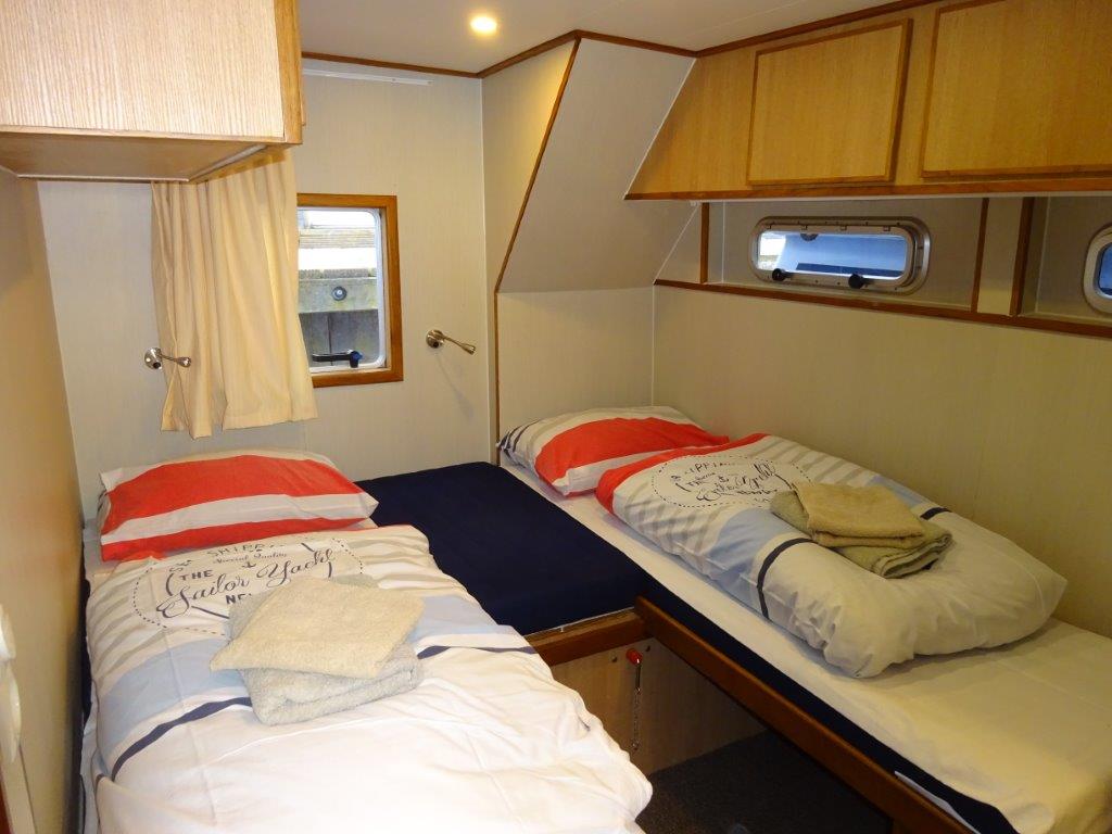 Sneek 12 persoons boot huren