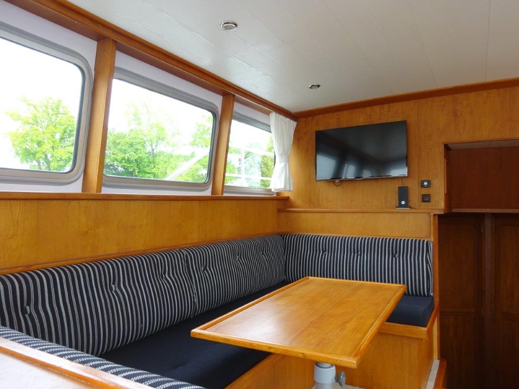 Jachtreparatie zithoek hout en blauw