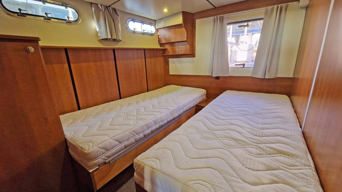Interieur van de Sara Elite; twin room