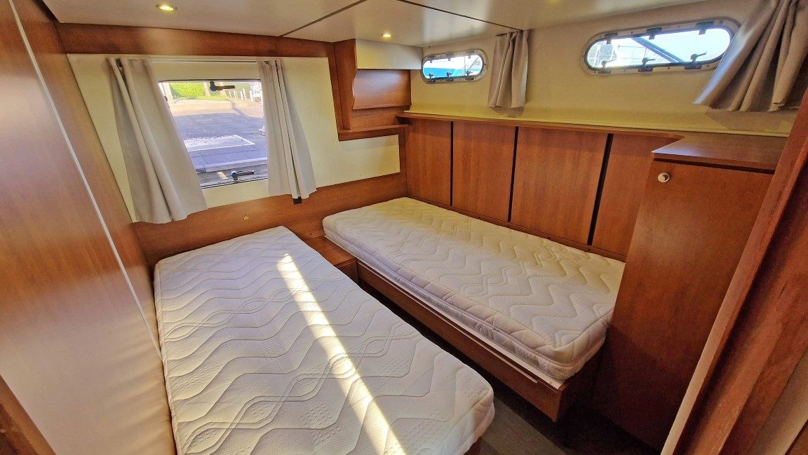 Interieur van de Sara Elite; twin room