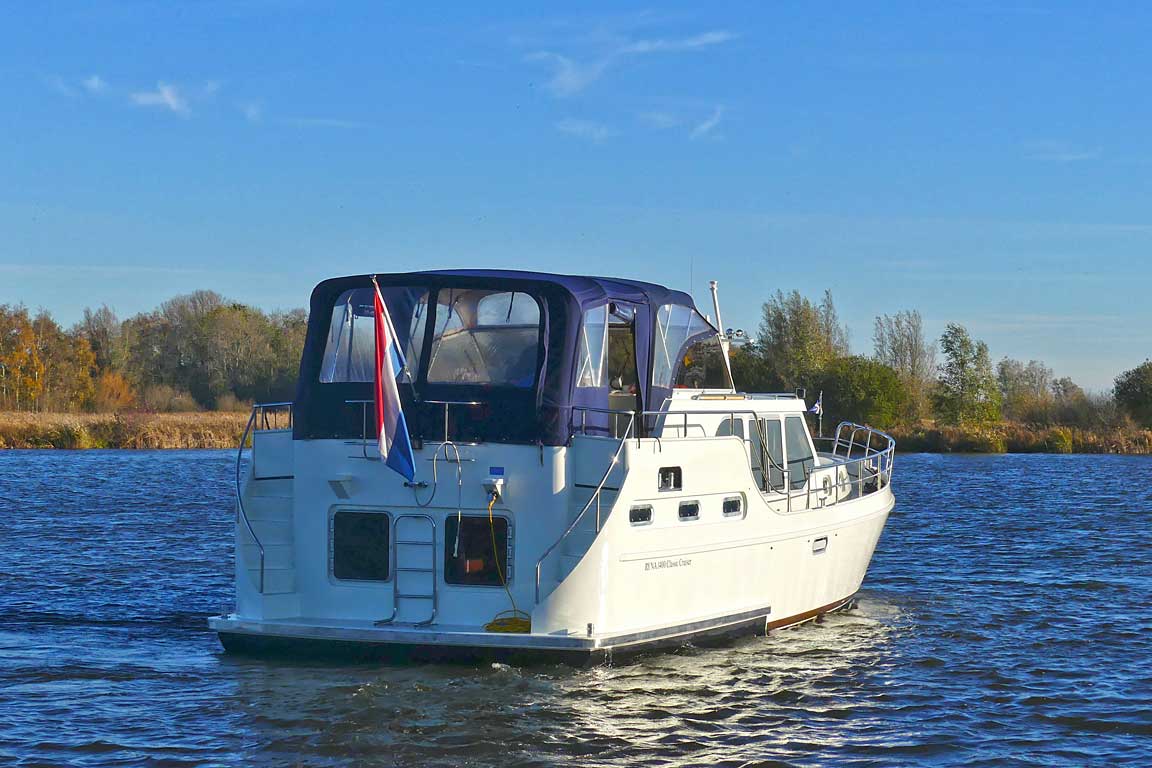 Sara Elite dobbert op het Sneekermeer