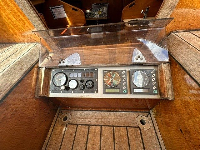 ROYAL HUISMAN 33