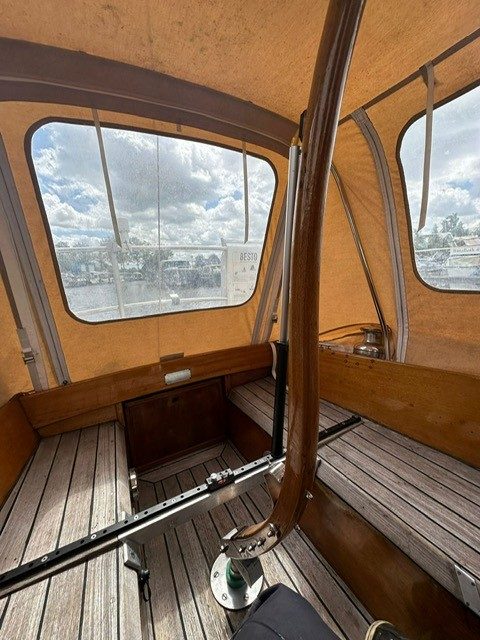 ROYAL HUISMAN 33