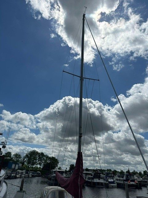 ROYAL HUISMAN 33