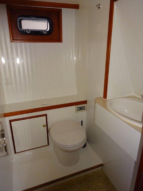 Boot met badkamer huren