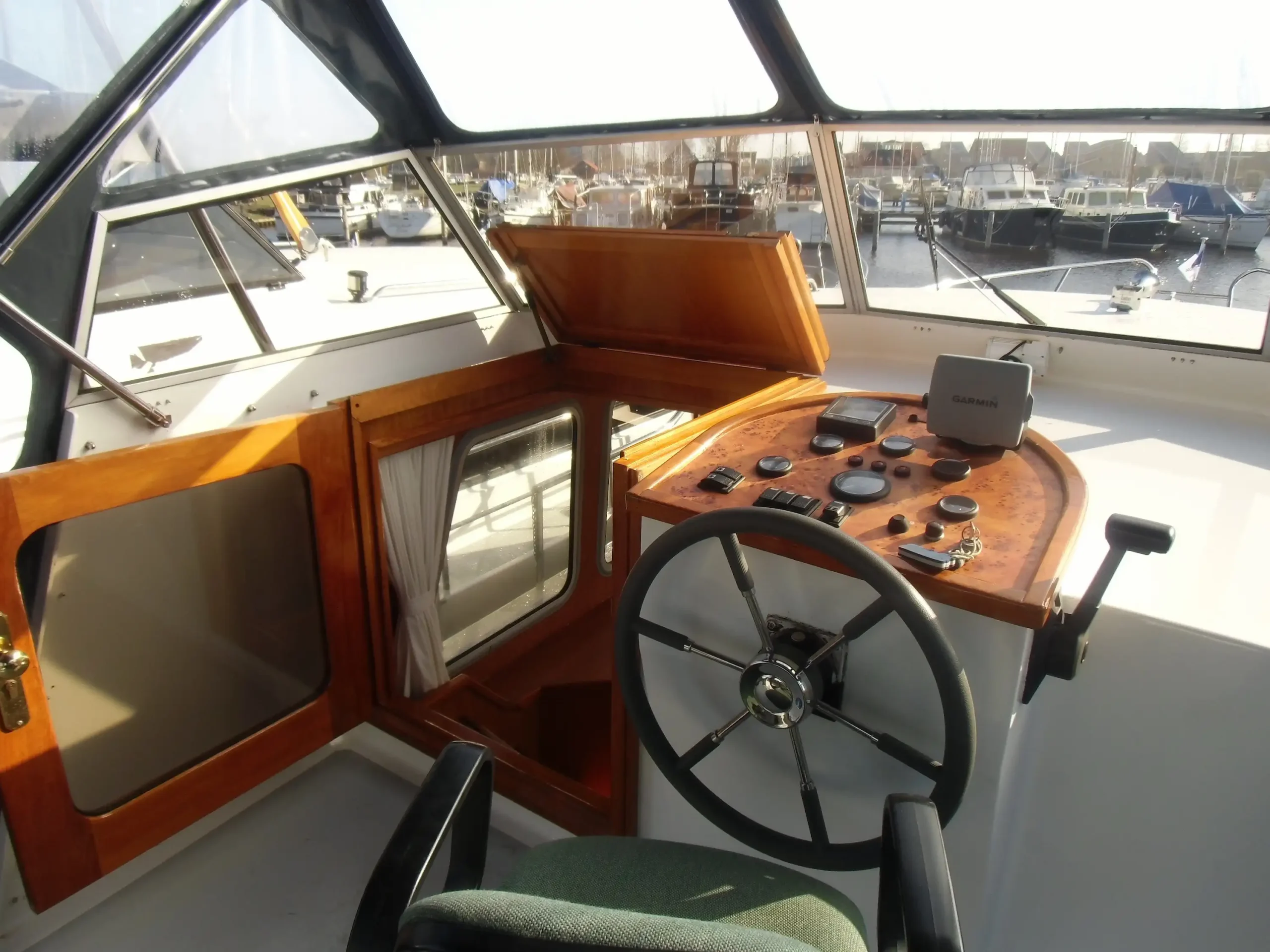 Liona Yacht